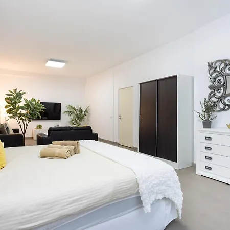 Luxury Bkm In Playa Del Duque 阿德耶